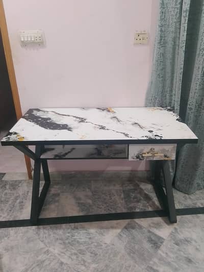 Study Table 4by3 New and fresh