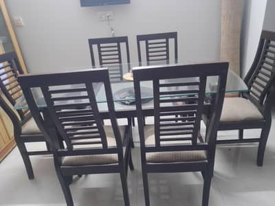 solid wood 6 seater dinning table