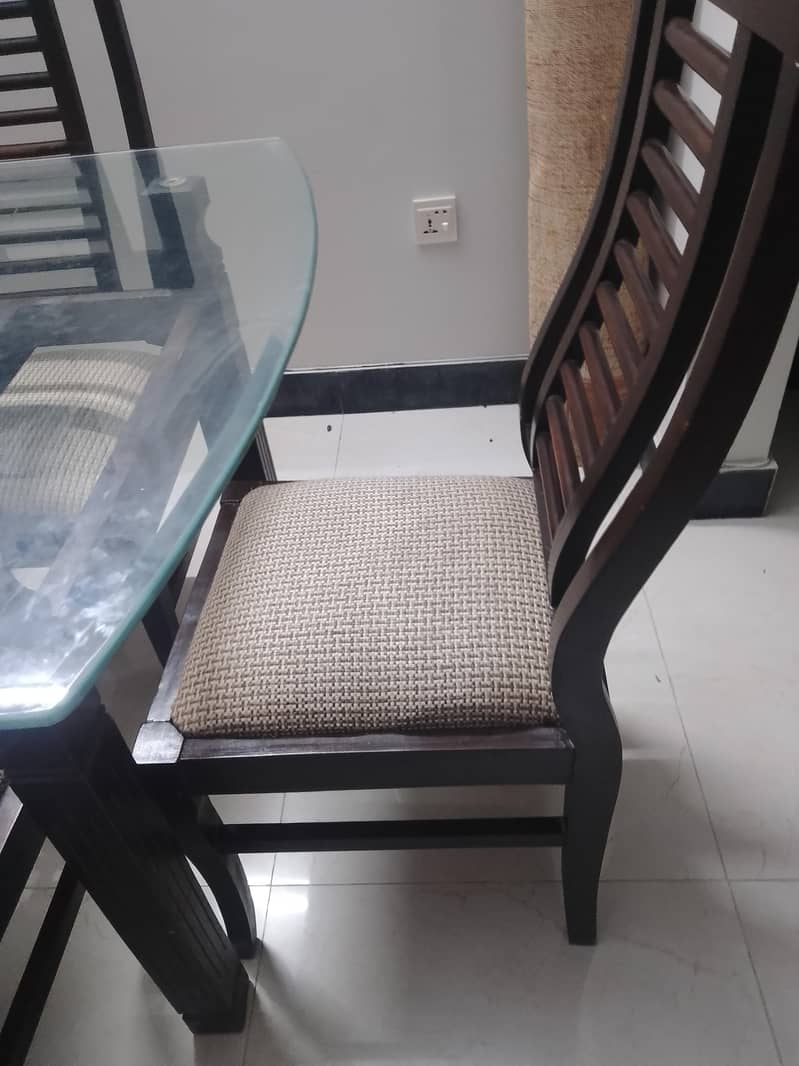 solid wood 6 seater dinning table 2