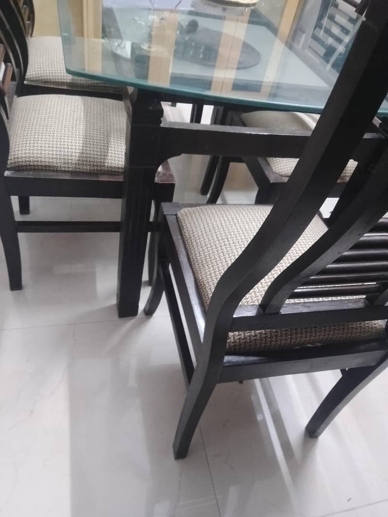 solid wood 6 seater dinning table 3