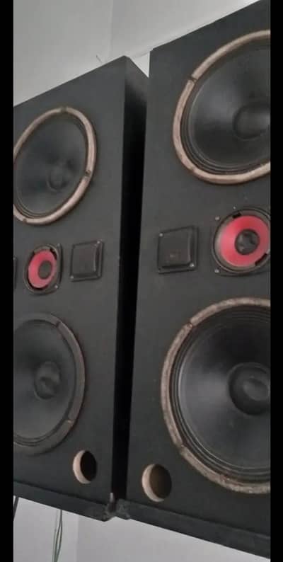 4 Speakers set for sell with Amplifier + Sply