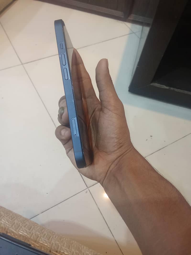 Apple iPhone 13 2