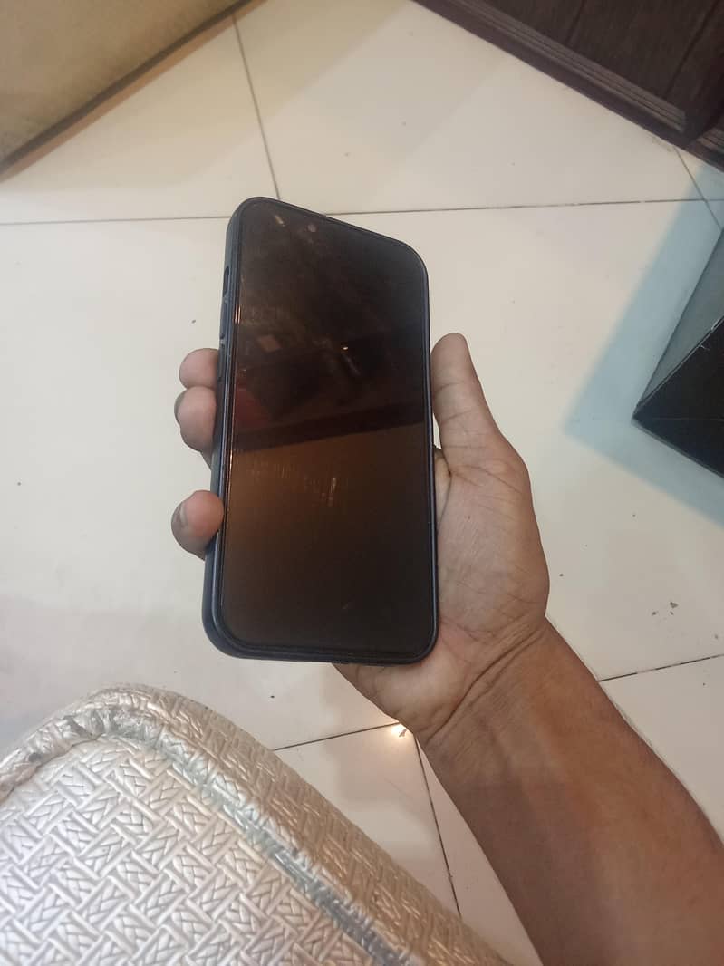 Apple iPhone 13 4
