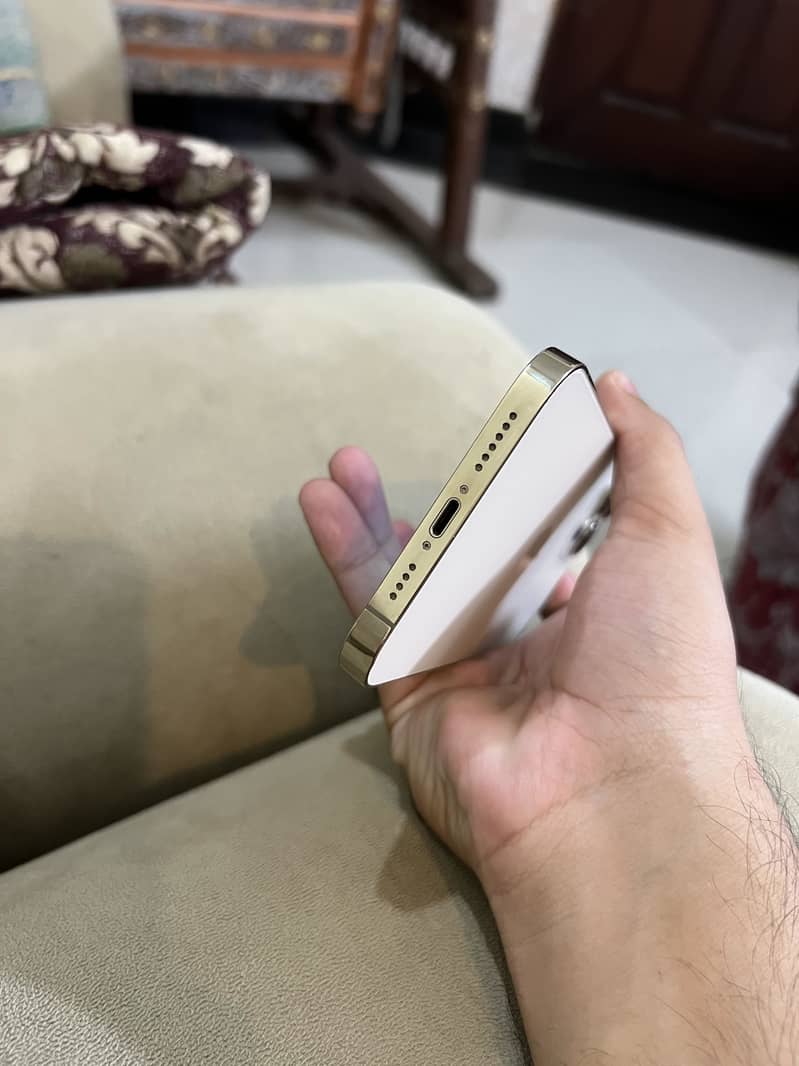 Apple iPhone 12 Pro Max 4