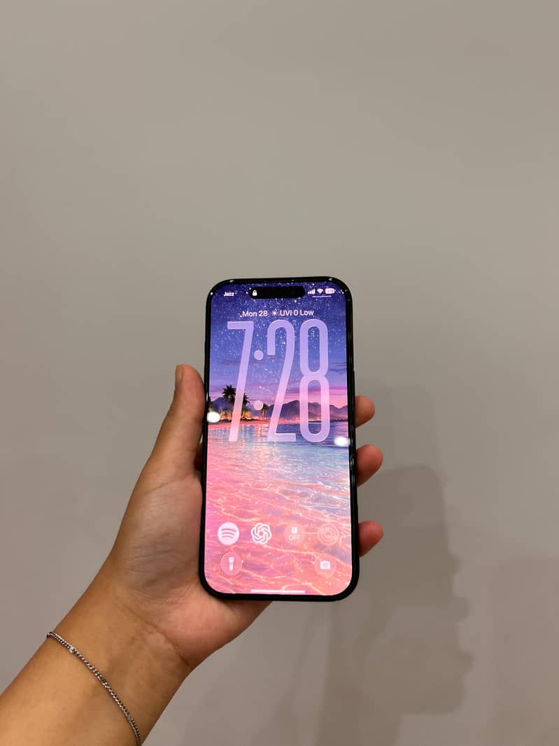 Apple iPhone 16 Pro 1
