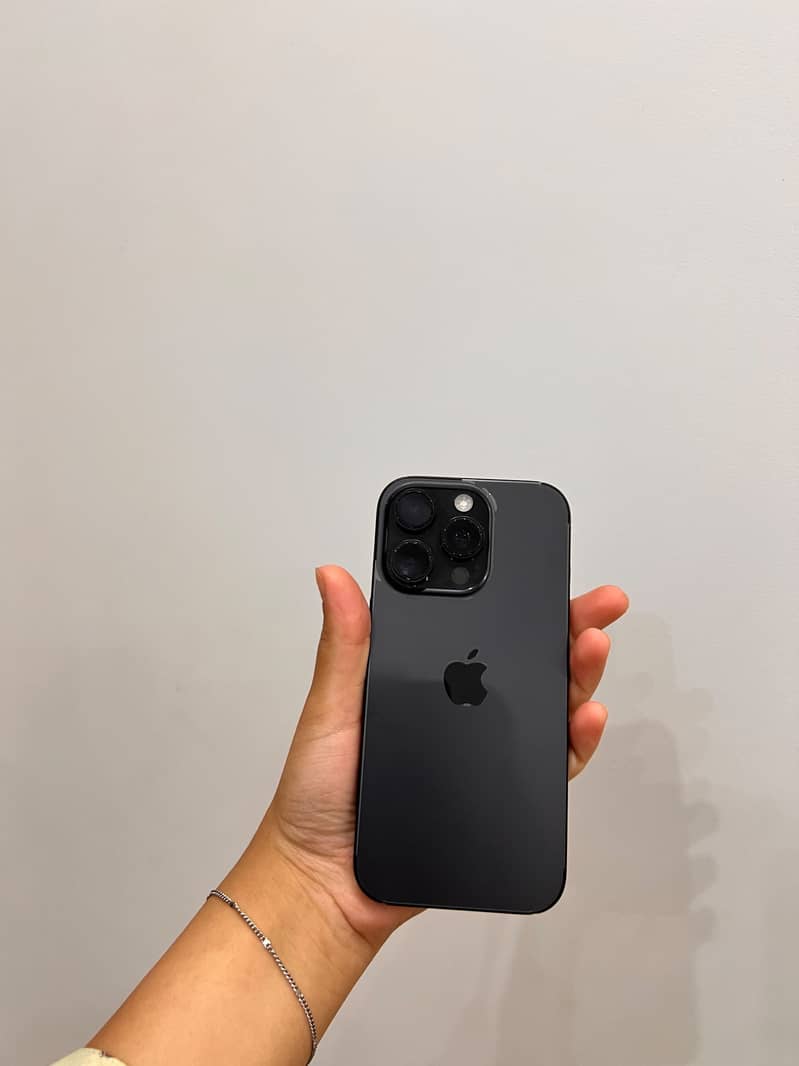 Apple iPhone 16 Pro 4