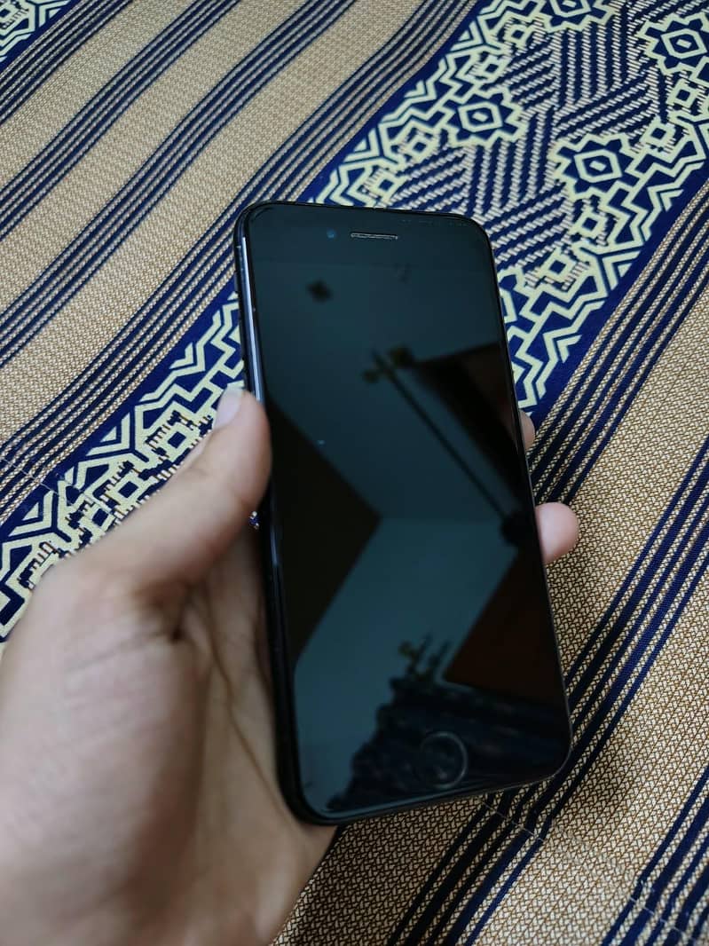 Apple iPhone 7 2