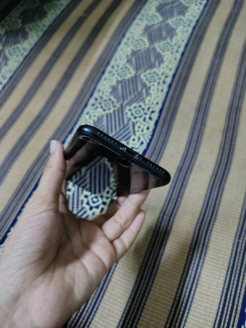 Apple iPhone 7 4