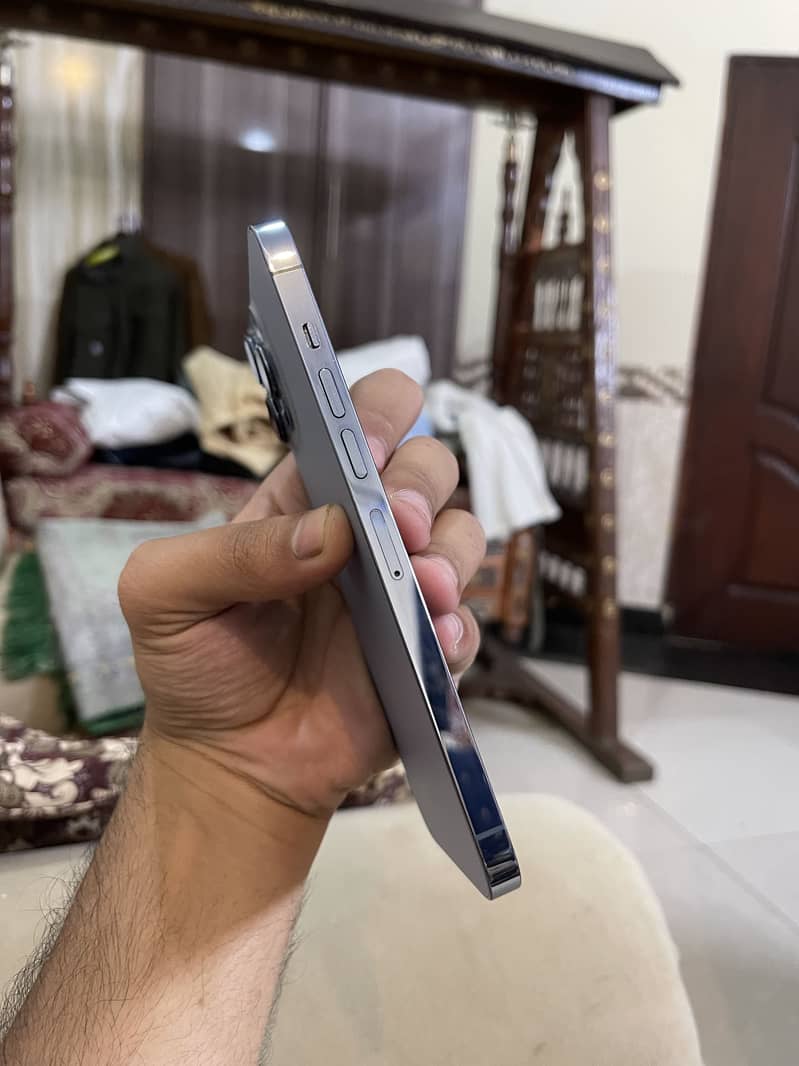 Apple iPhone 13 Pro Max 8