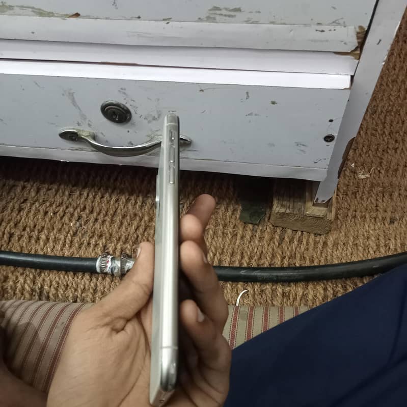 Apple iPhone X 3