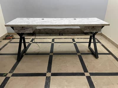 Computer table
