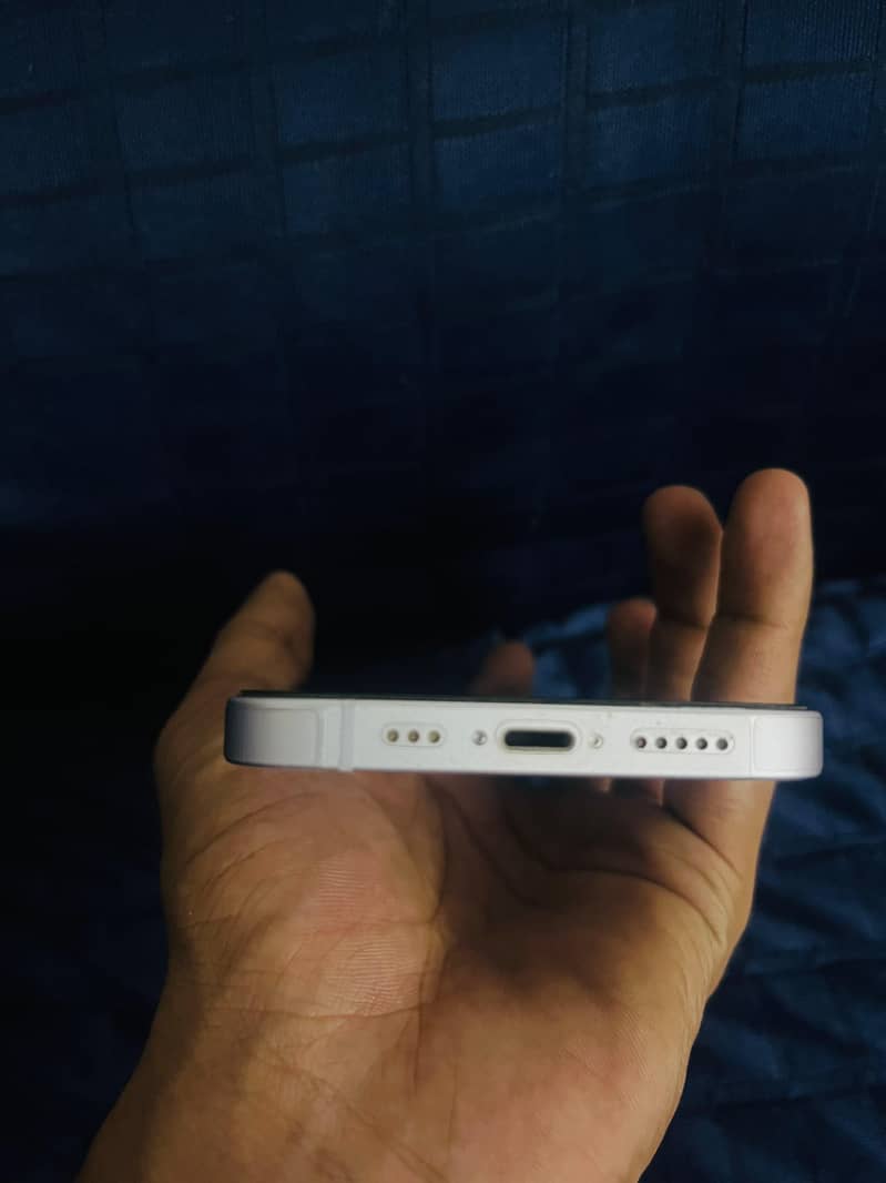 Apple iPhone 14 3