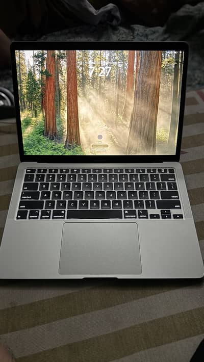 Macbook Air 2020 (13 inch , intel i5 , 8gb 256gb) Exellent Condition