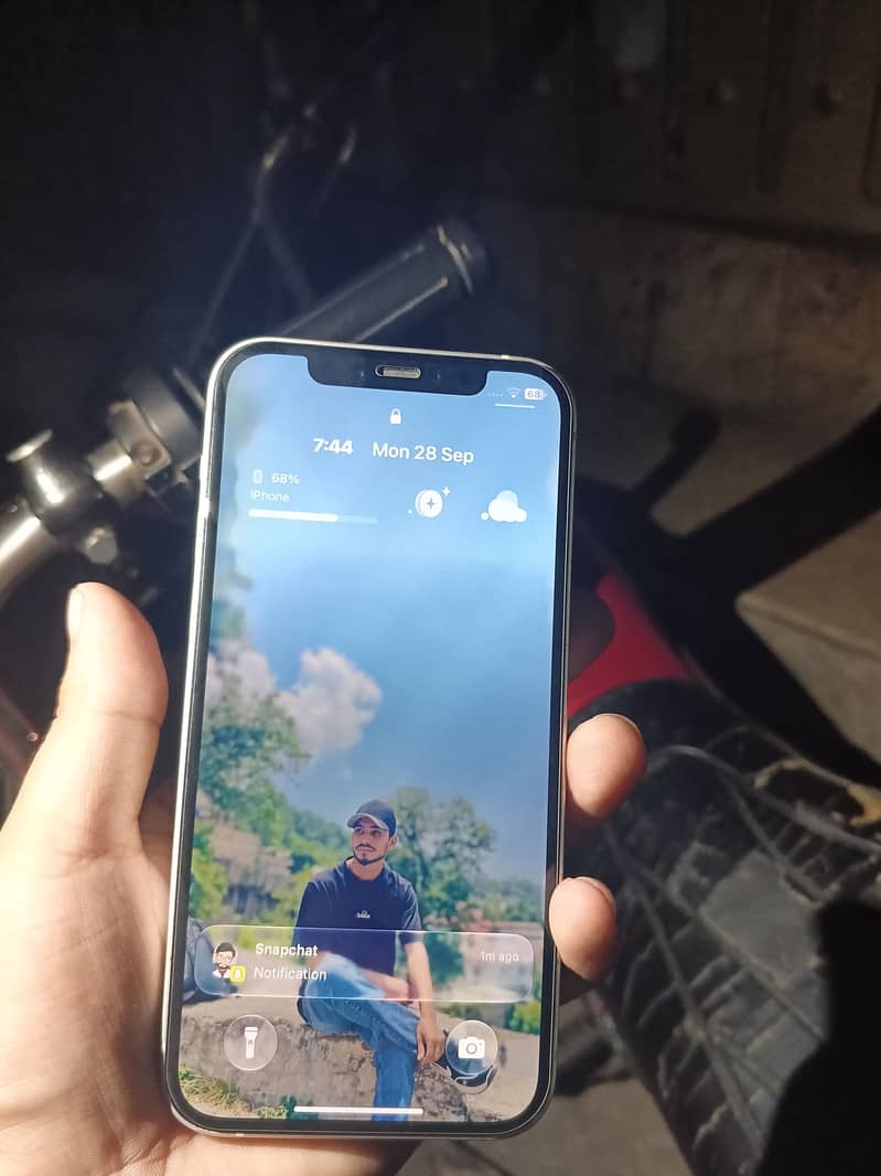 Apple iPhone 12 1