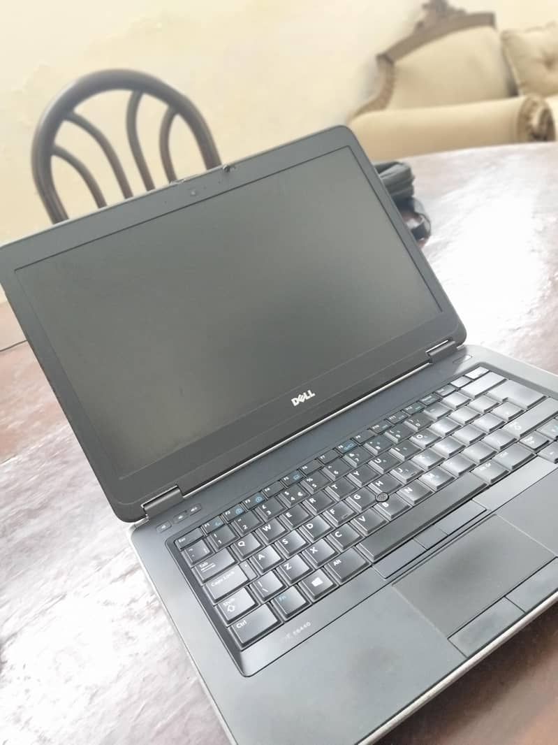 Dell latitude E6440 0