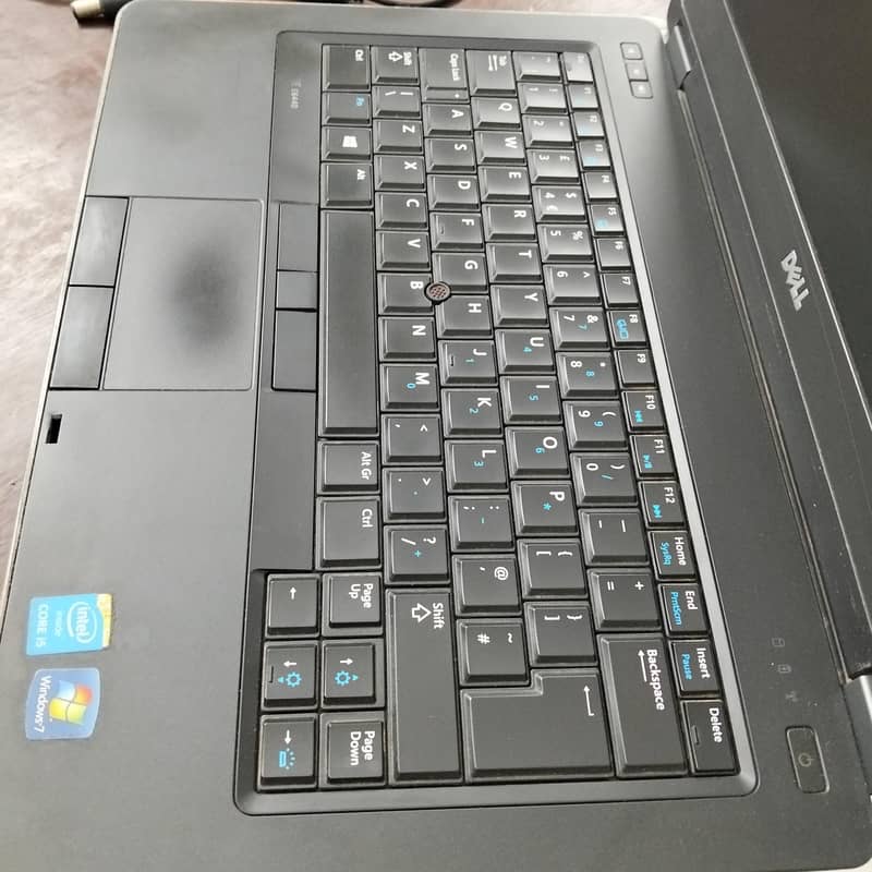 Dell latitude E6440 9
