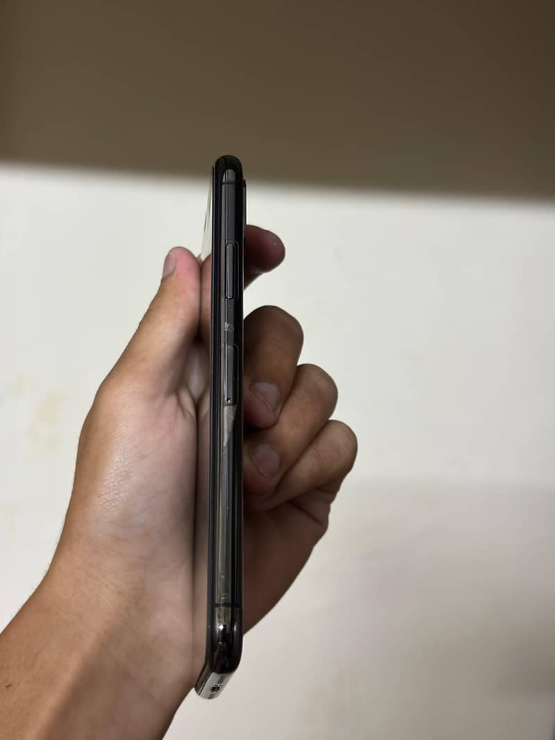 Apple iPhone X 3