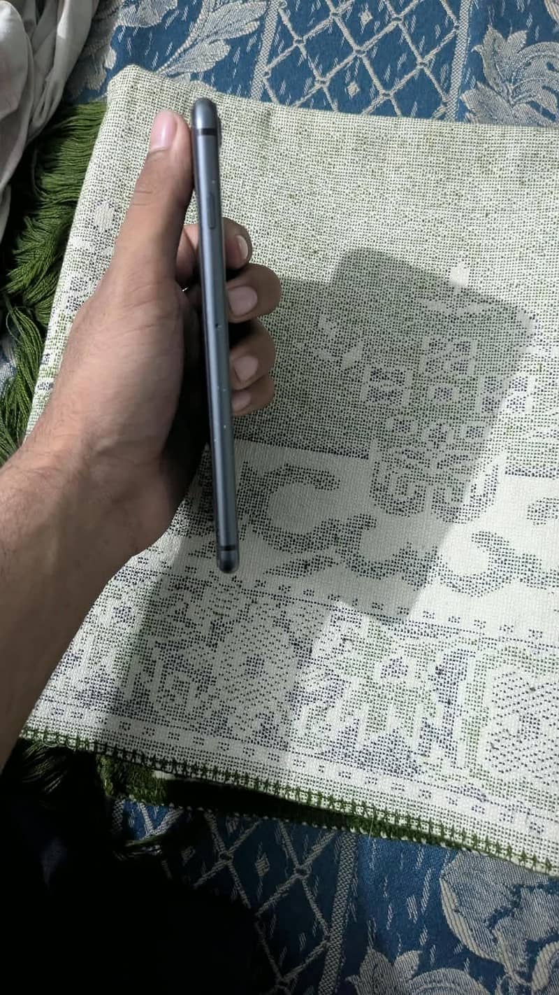Apple iPhone 8 Plus 6