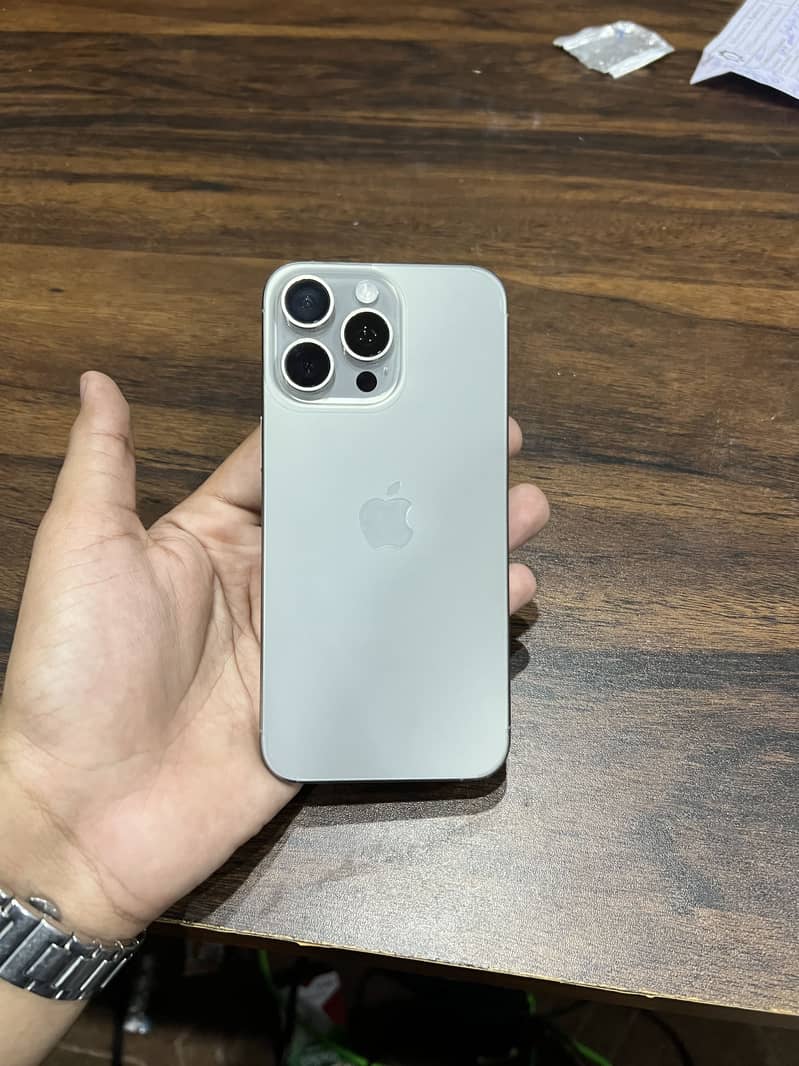 iPhone 15 Pro Max 2