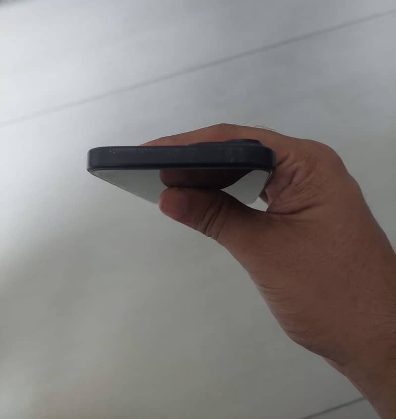 Apple iPhone 15 4
