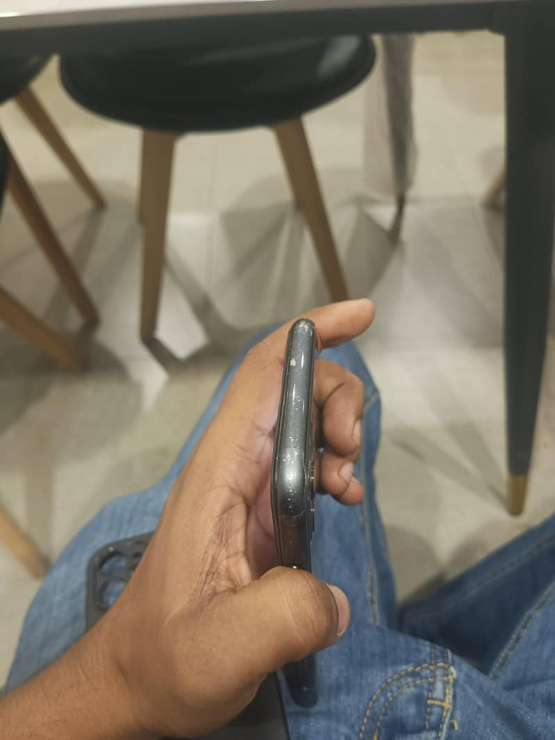 Apple iPhone 11 3