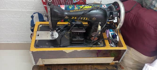 sewing machine with motor and cover box