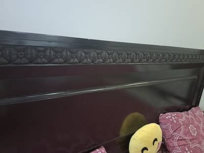 Bed with martees 2 side tables