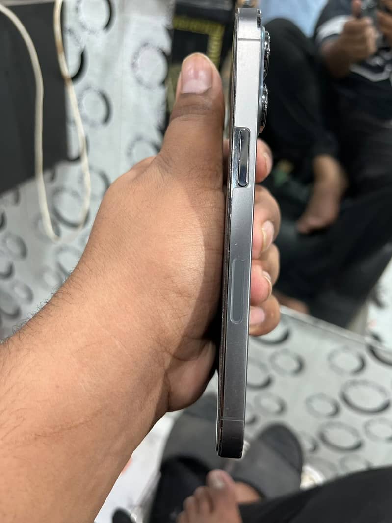Apple iPhone 13 Pro 2