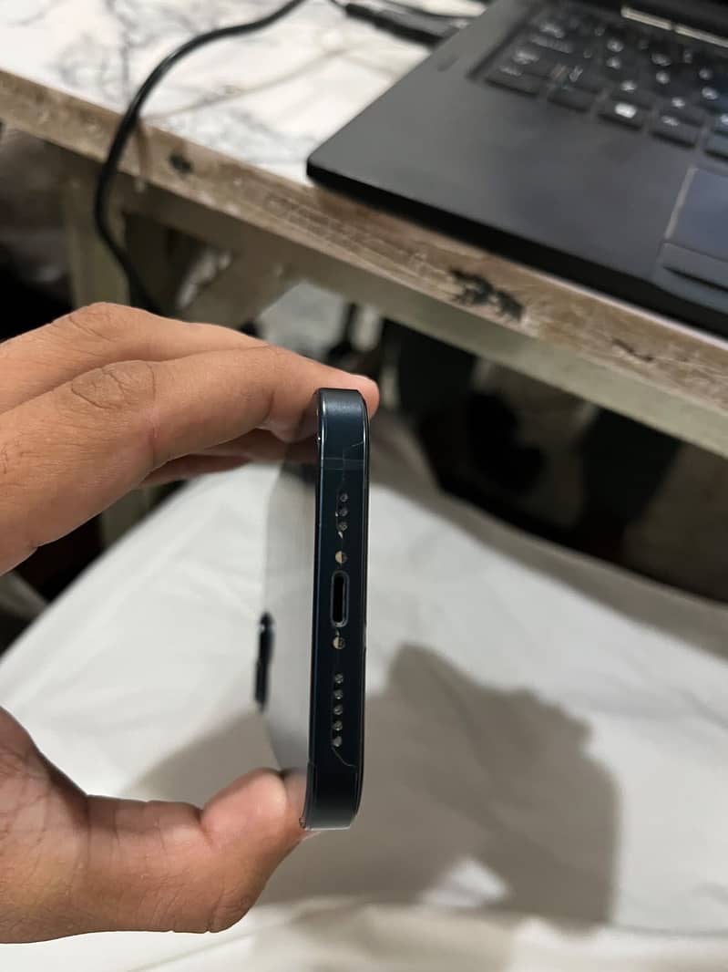 Apple iPhone 13 0