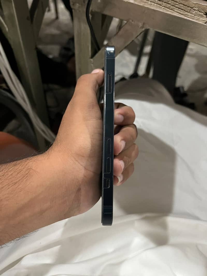 Apple iPhone 13 1