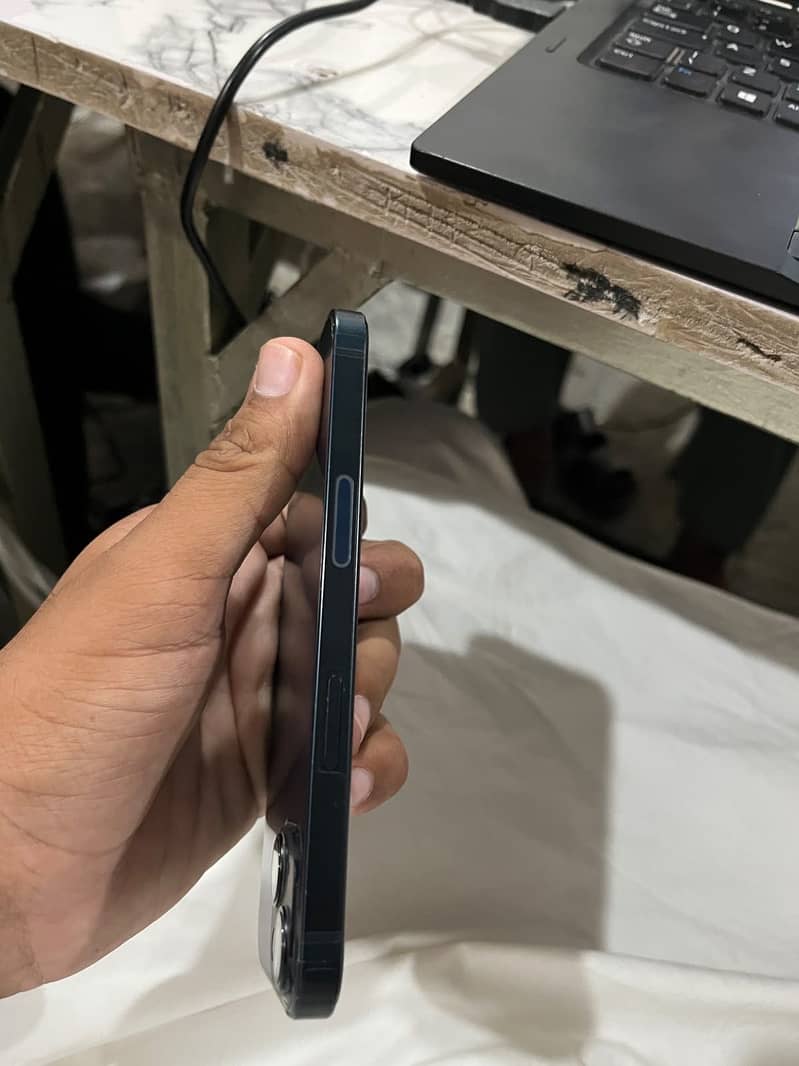 Apple iPhone 13 4