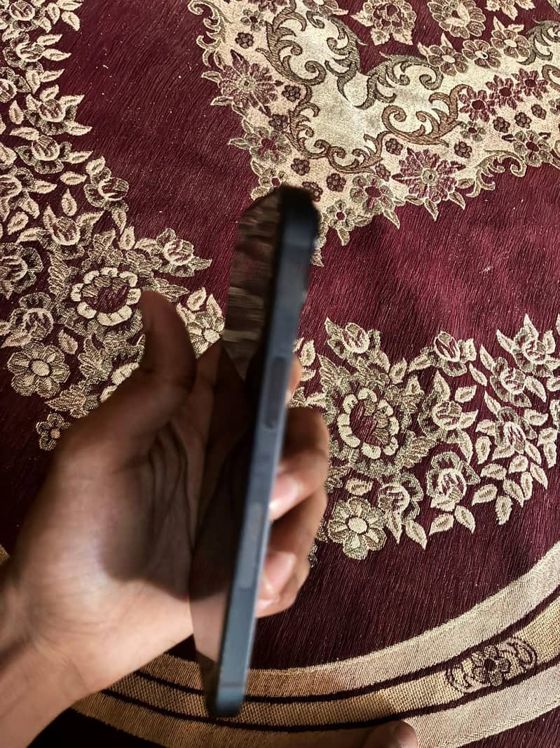 Apple iPhone 14 3