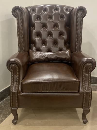 Dark brown leather chair brand new