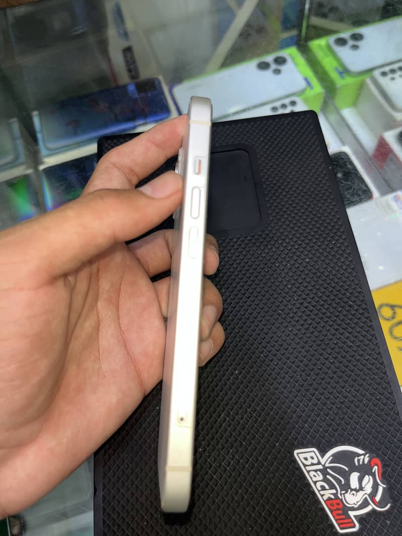 Apple iPhone 13 2