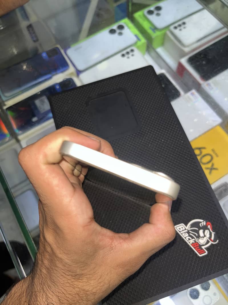 Apple iPhone 13 3