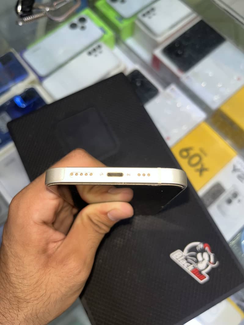 Apple iPhone 13 4