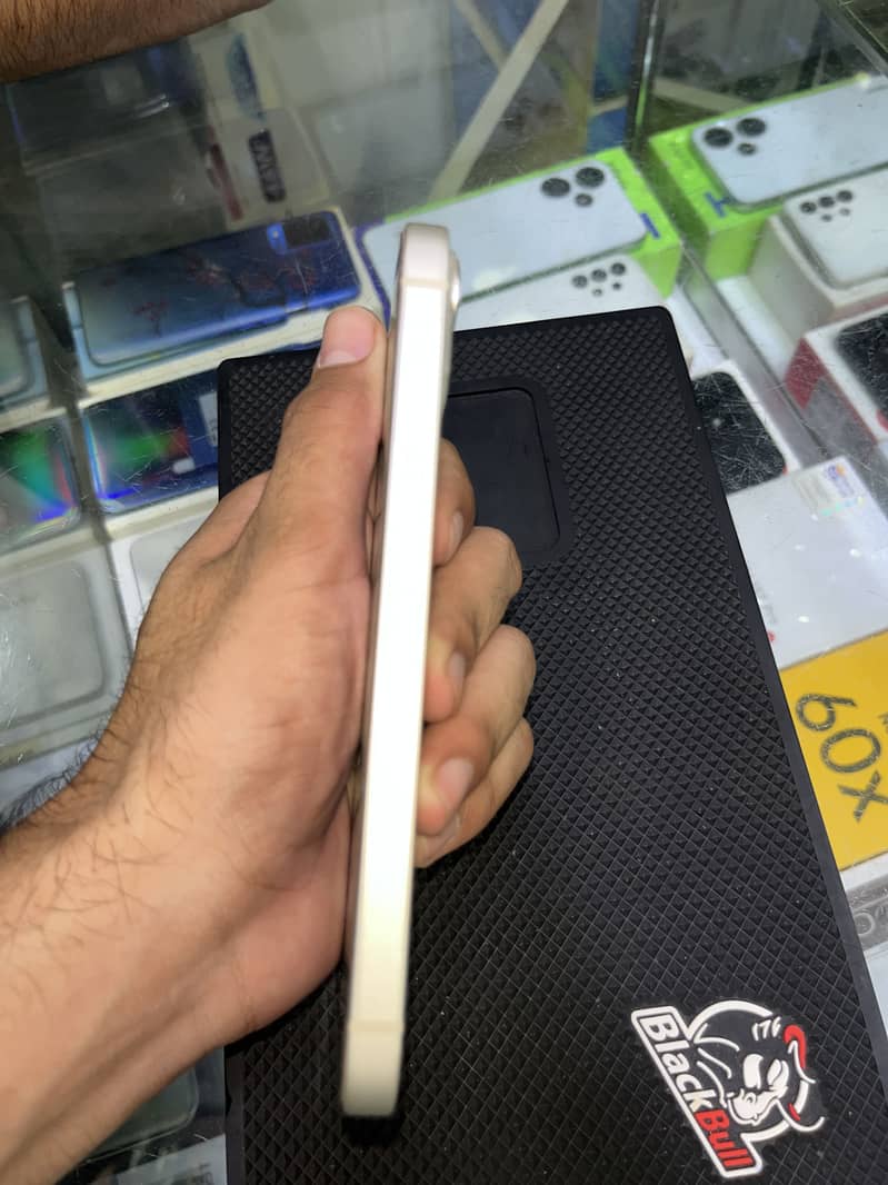 Apple iPhone 13 5