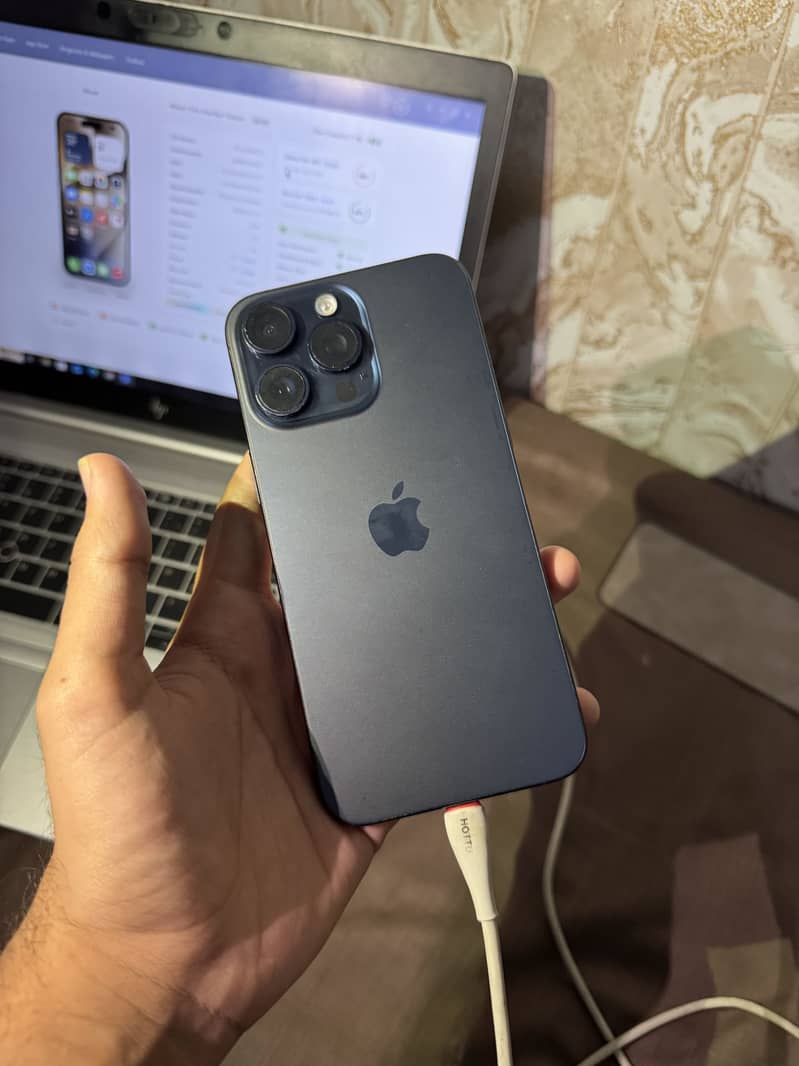 Apple iPhone 15 Pro Max 4