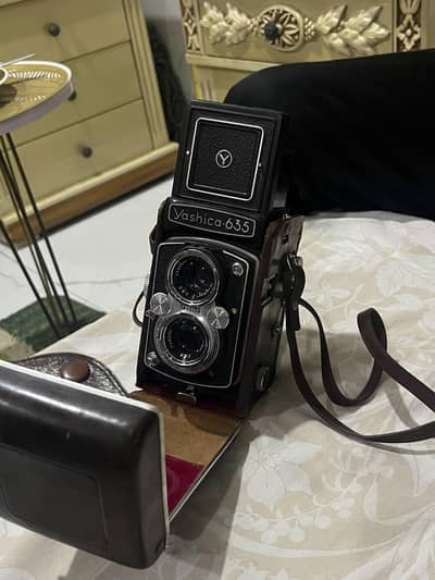 vintage yashiqa 635 camera  dual format twin -lens reflex