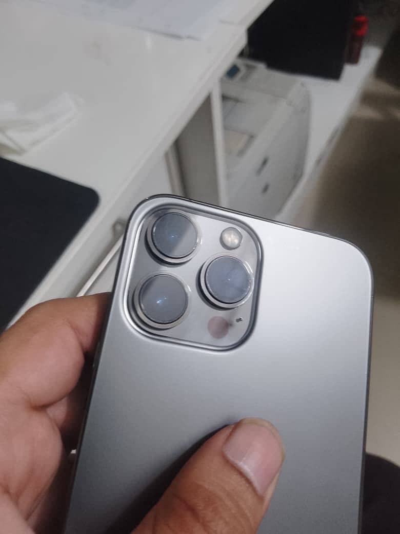 Apple iPhone 13 Pro Max 9