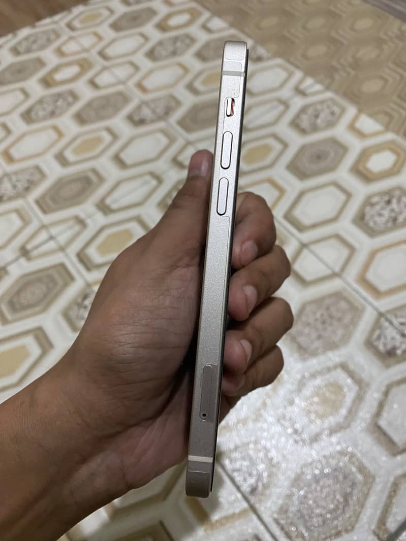 Apple iPhone 12 3