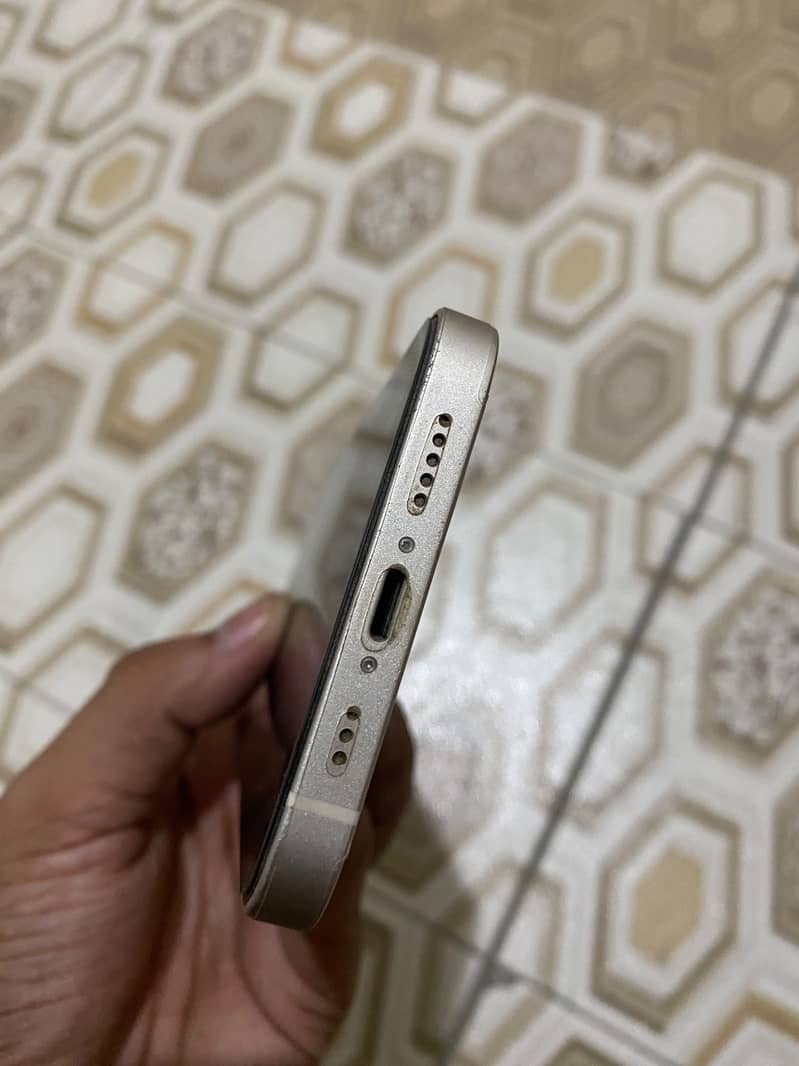 Apple iPhone 12 4