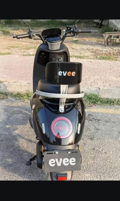 Evee Nisa electric Scooty