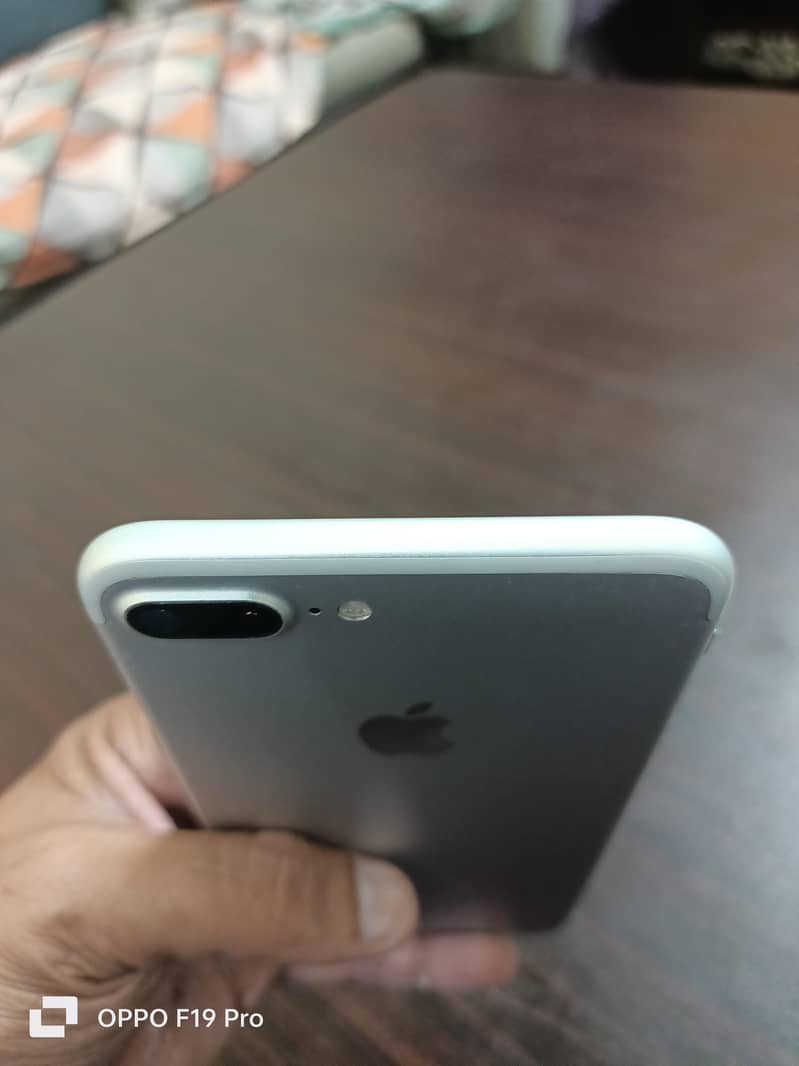 Apple iPhone 7 Plus 3