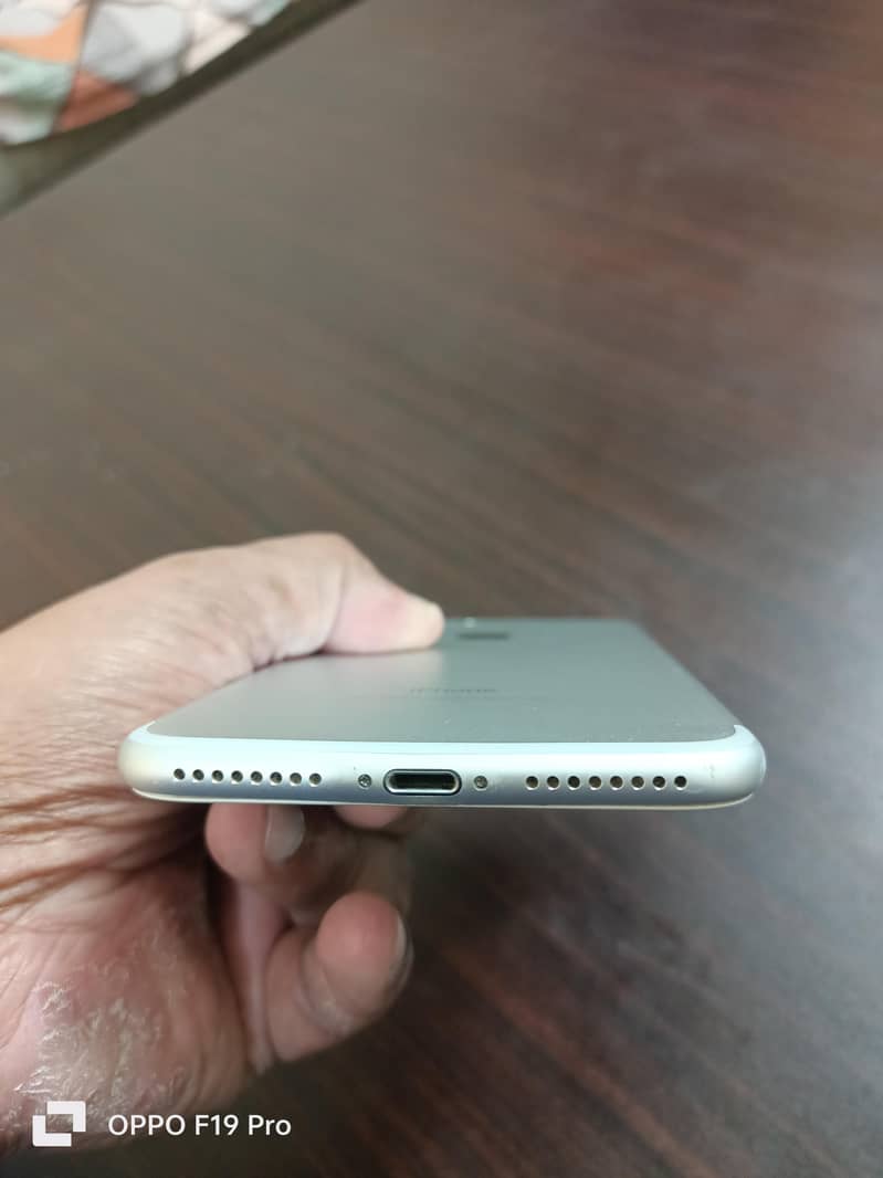 Apple iPhone 7 Plus 4