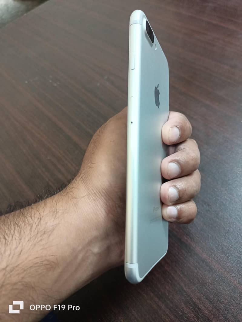 Apple iPhone 7 Plus 6