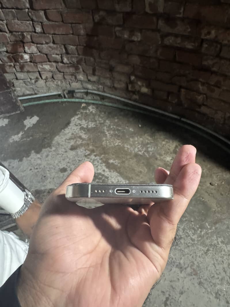 Apple iPhone 15 Pro 1