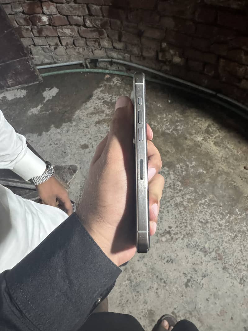 Apple iPhone 15 Pro 2