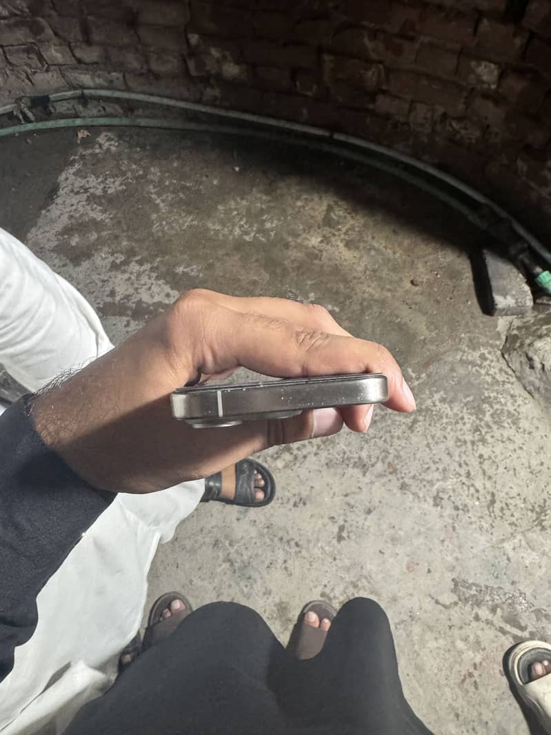Apple iPhone 15 Pro 4