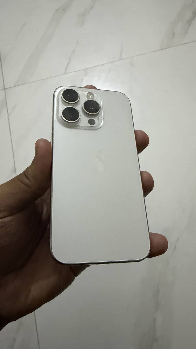 Apple iPhone 15 Pro 0